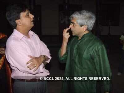 Sinha's 25th wedding anniv.