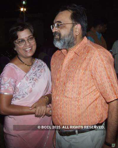 Sinha's 25th wedding anniv.