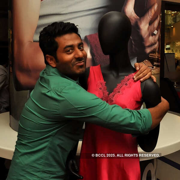 Premiere: Obhishopto Nighty