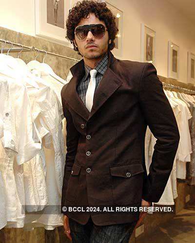 Model Vinay Rana Displays Rohit Gandhi And Rahul Khanna S Creation Photogallery