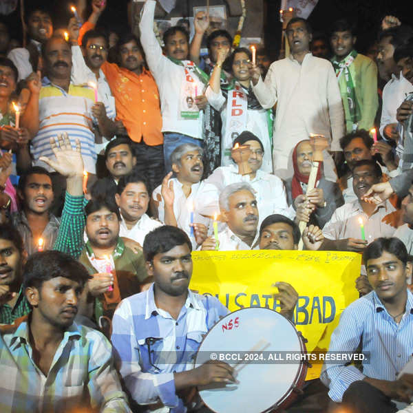 Pro-Telangana supporters celebrate 