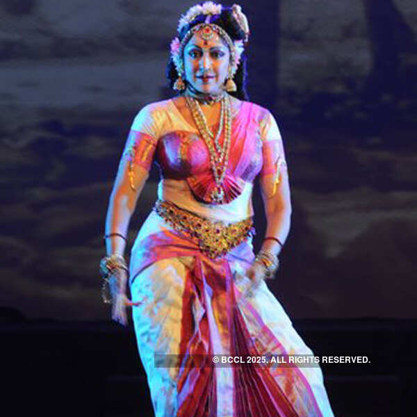 Hema Malini performs @ FICCI