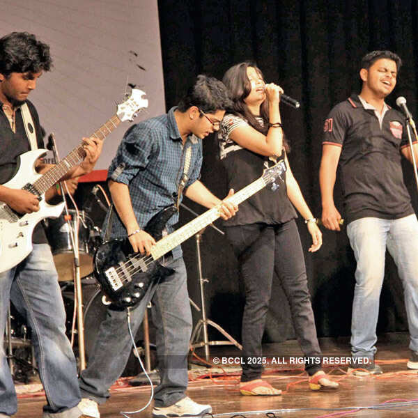 Gutthi, MJ turn Indori!