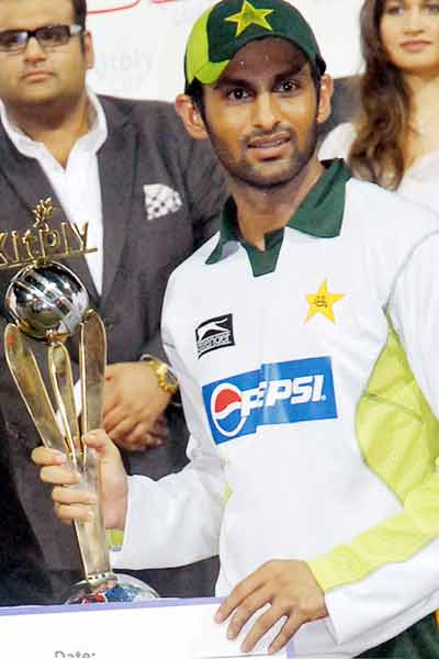 Pak wins Tri-series