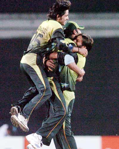 Pak wins Tri-series