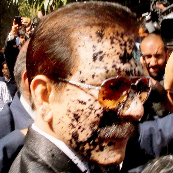 Ink attack on Sahara chief Subrata Roy