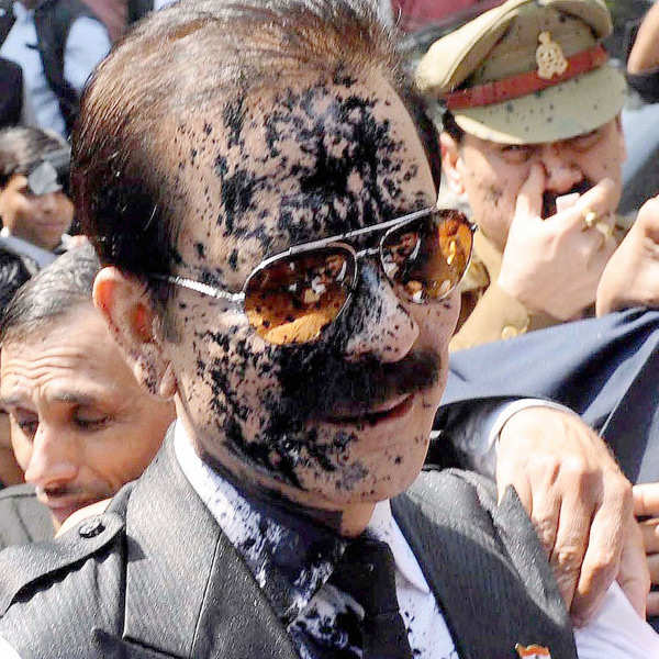 Ink attack on Sahara chief Subrata Roy