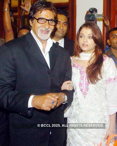 Aish and Amitabh in city
