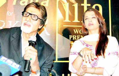 Aish and Amitabh in city