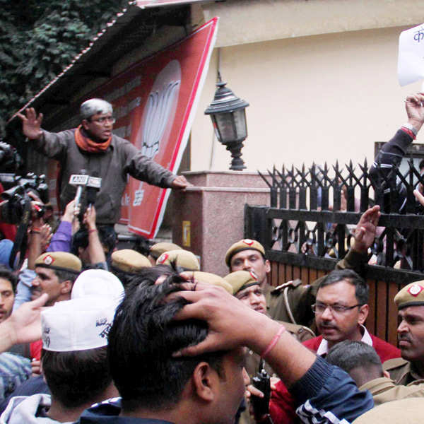 AAP-BJP clashes: FIR against Ashutosh