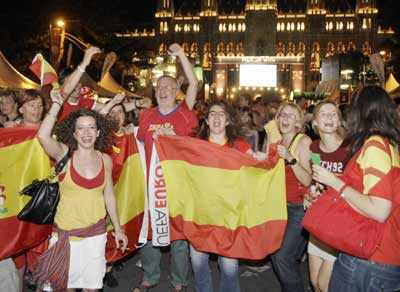 Euro: Spain beat Italy