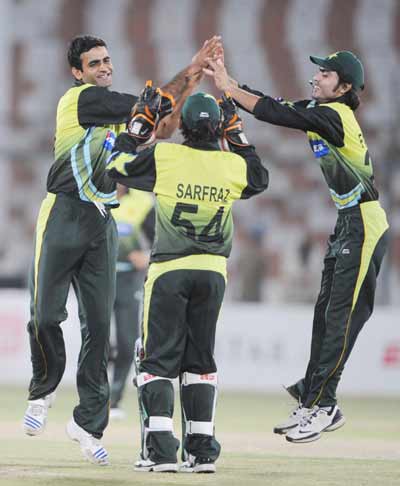 Pak beat Hong Kong