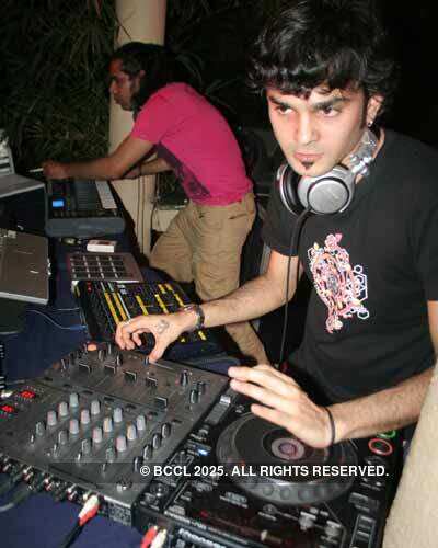 Jalbee Cartel band rocks