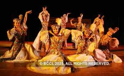 Uzbekistan girls perform