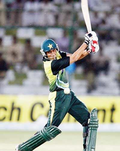 Lanka beat Pak by 64 runs 