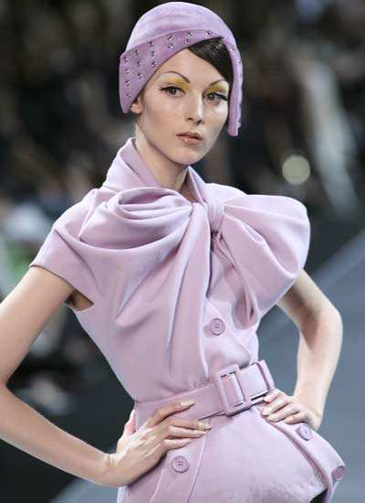 Models display a creation by British designer John Galliano for Dior fall  winter 2008-2009 Haute-Couture collection show in Paris, France on June 30,  2008. Photo by Mehdi Taamallah/ABACAPRESS.COM Stock Photo - Alamy