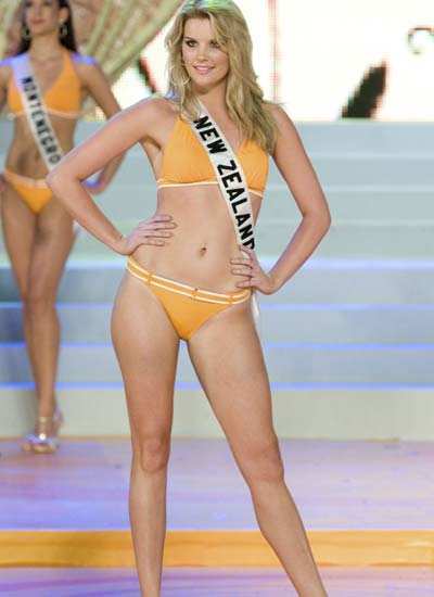 Ms Universe: Swimwear round