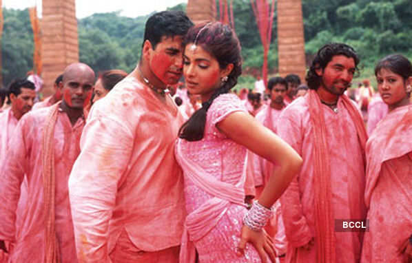 Hottest Holi moments of Bollywood