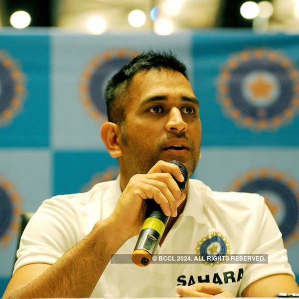 Dhoni files Rs.100 crore defamation case against two TV channels 