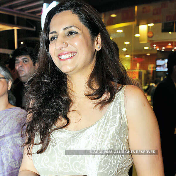 Bikes & babes @ health cafe launch