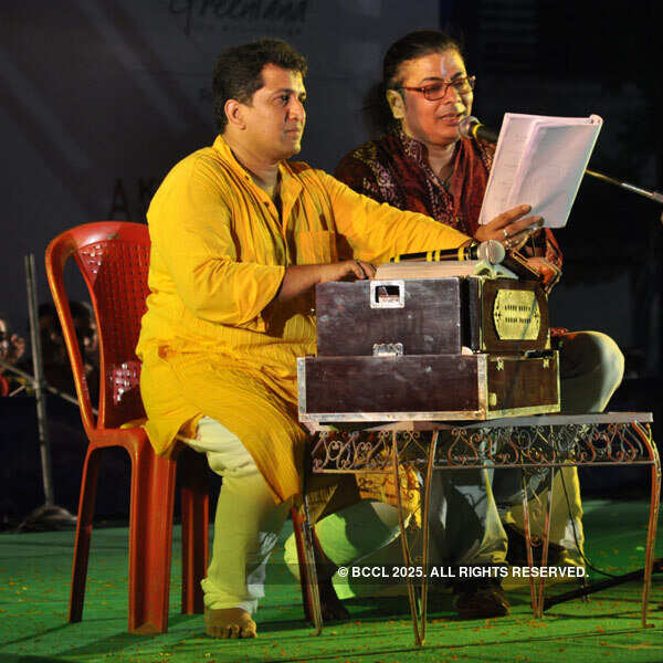 Santiniketan&rsquo;s Dol celebrations