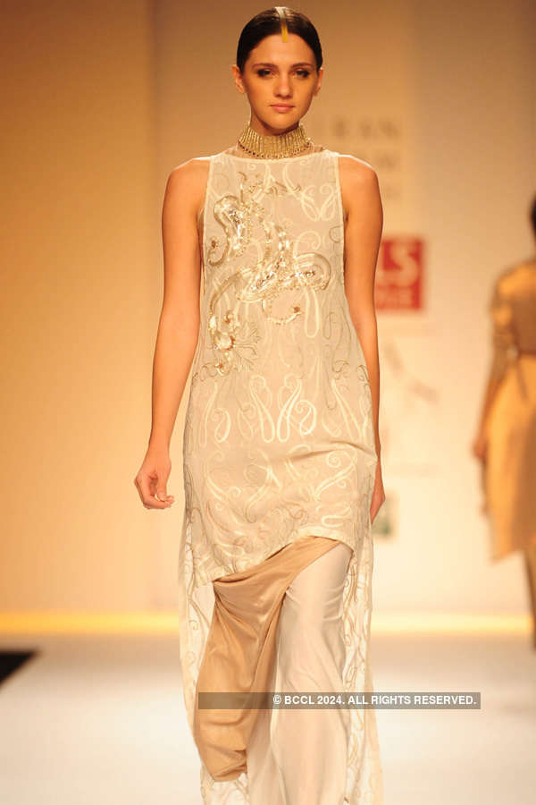 Sonalika Sahay showcases a creation by designer Kiran Uttam Ghosh on ...