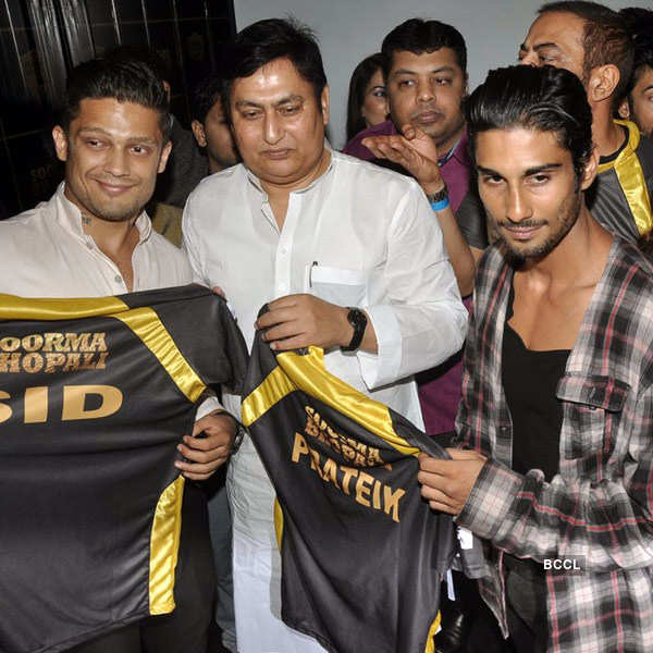 Celebs unveil BCL 'Soorma Bhopali' jersey