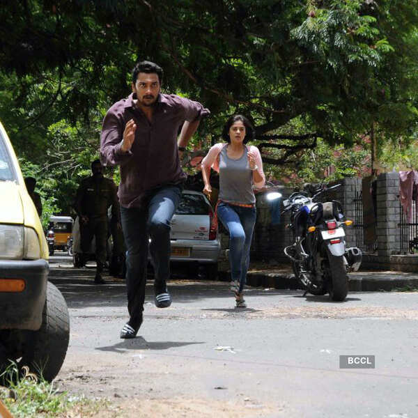 Oru Kanniyum Moondru Kalavanigalum