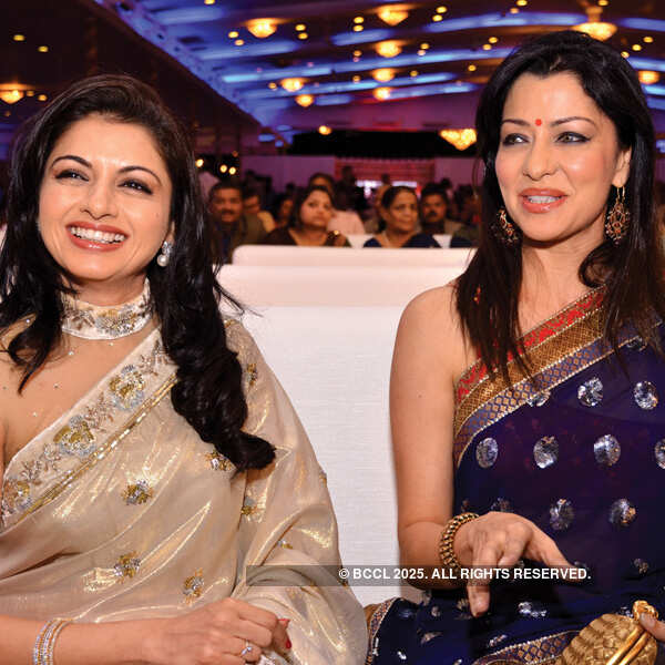 Double wedding in the city