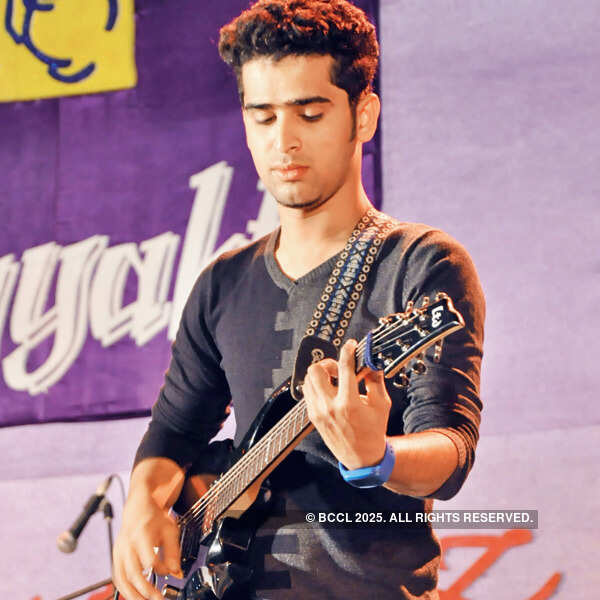 Nakash Aziz performs in Indore