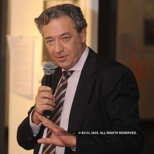 Photography exhibition by Marie-Caroline Senlis