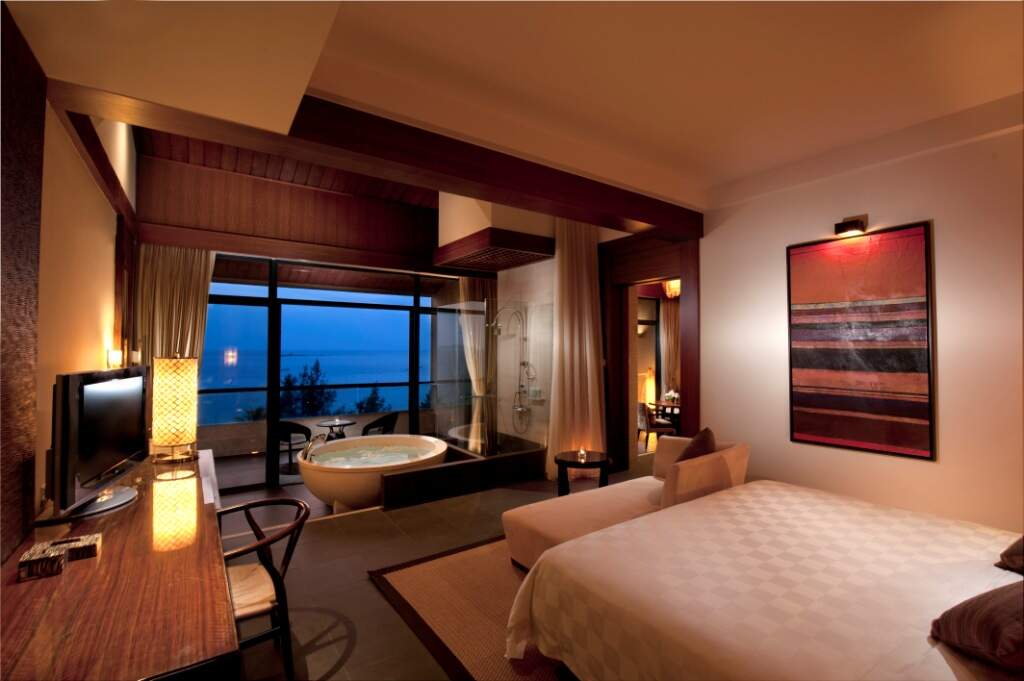 Beach Front Suite Bedroom - Copy