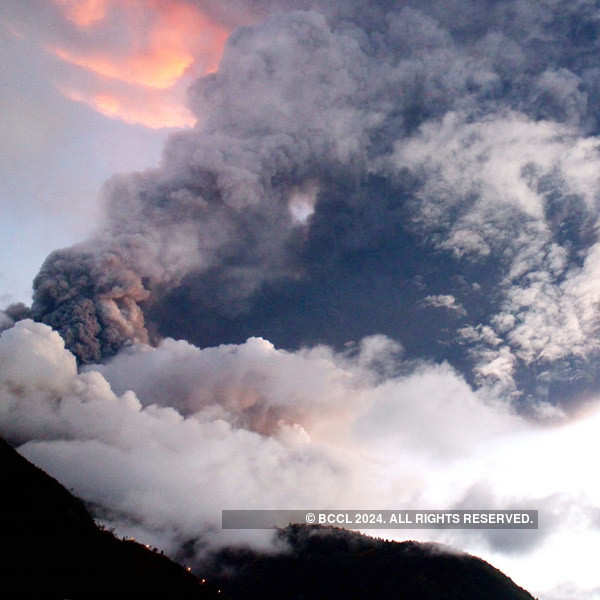 Volcano erupts in Ecuador