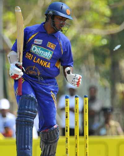 Zaheer destroys Lanka