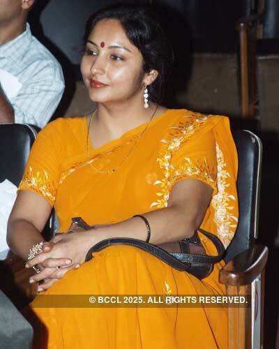 Mohiniyattam performance