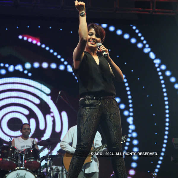 Sunidhi Chauhan performs in the city