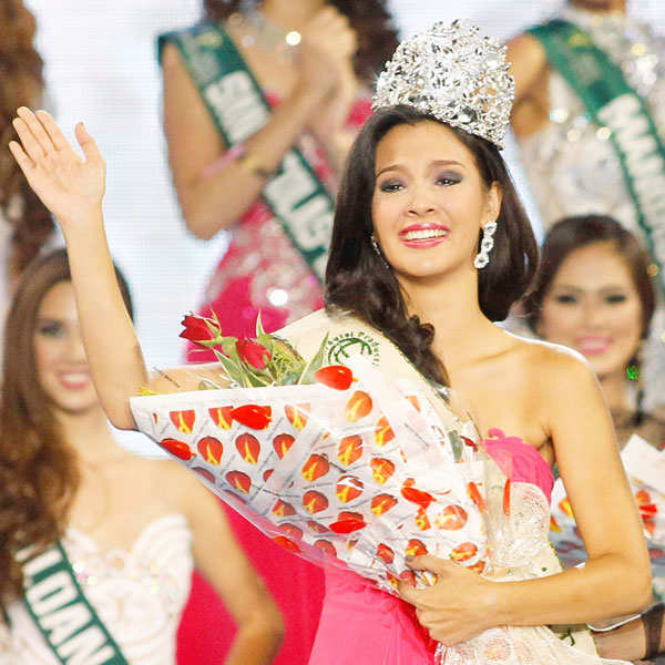Jamie Herrel crowned Miss Philippines Earth 2014