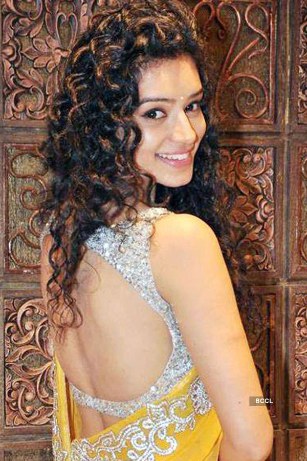 Tv Actresses Go Backless