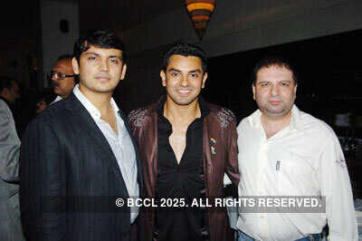 Party to honour Shashi   