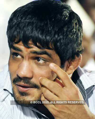 Sushil being felicitated