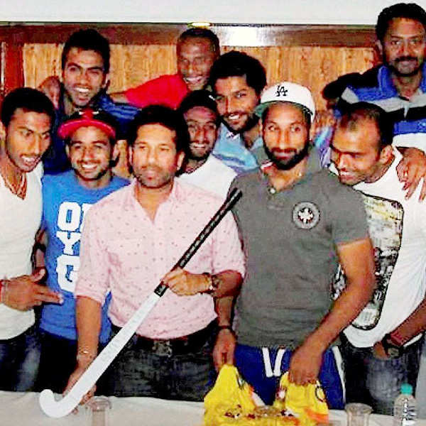 Sachin meets Indian Hockey team