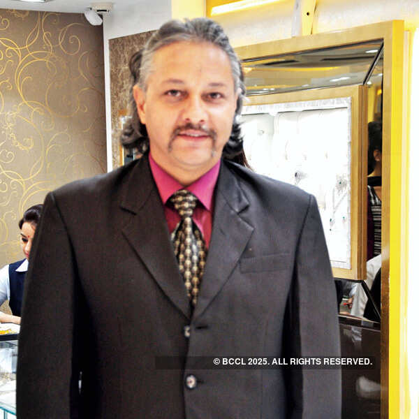 Heropanti stars at SRS Jewells outlet