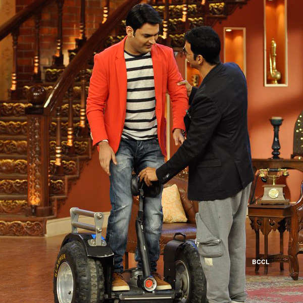 Akshay Kumar and Kapil Sharma on the sets of the show Comedy Nights ...