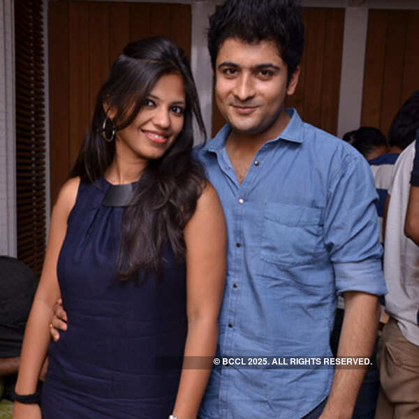 Party people groove to desi tunes at i-Bar