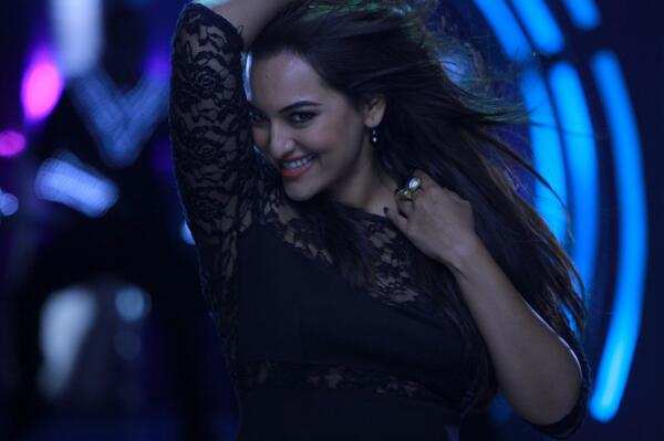 Sonakshi Sinha Sonakshi Sinhas Noor To Release In April 2017 Hindi Movie News Times Of India
