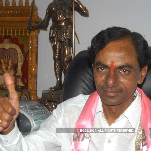 KCR sworn in as first CM of Telangana