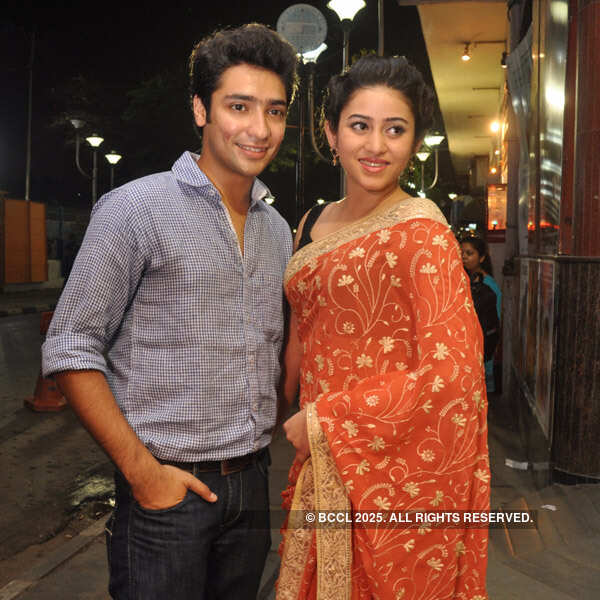 Premiere: Khashi Katha 