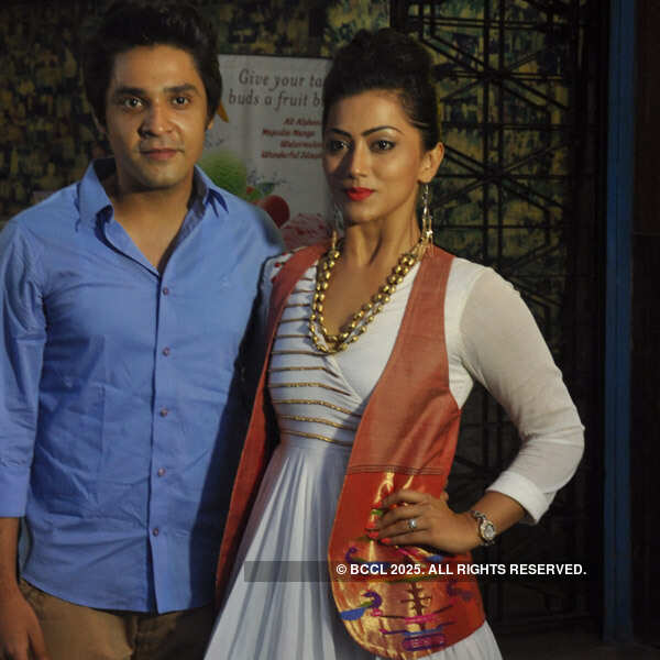 Premiere: Khashi Katha 