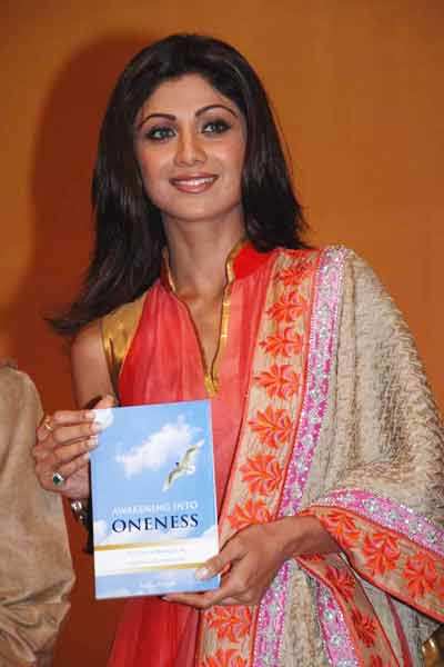 Shilpa launches book