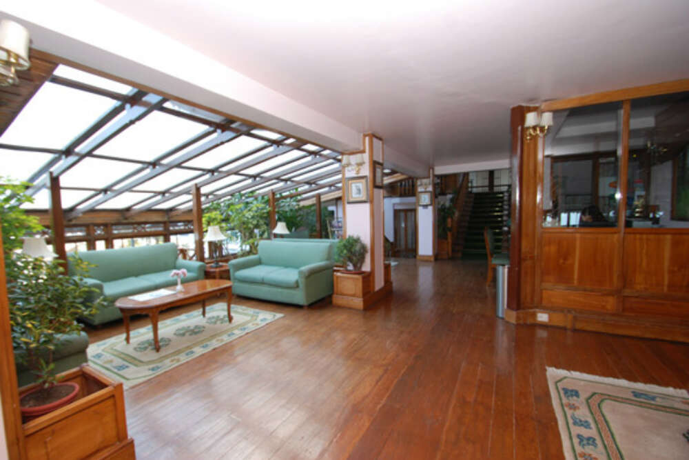 cedar-inn-lobby